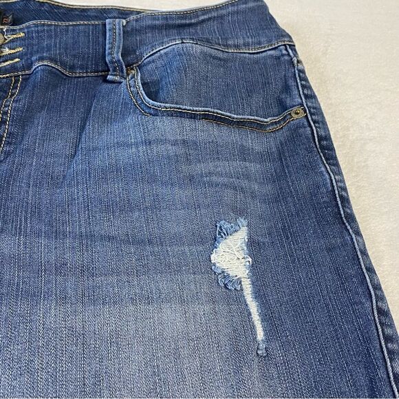 TORRID DENIM SHORTS  DISTRESSED JEGGING - Picture 3 of 7